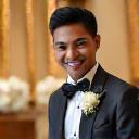 Foto pernikahan dengan pengantin pria berjas custom