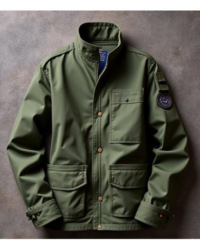 Jaket kasual pria berwarna hijau militer dari bahan daur ulang.